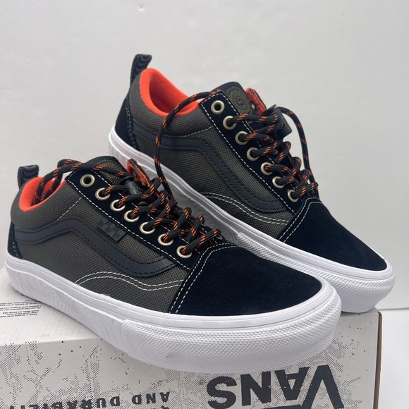 Vans Men's Skate Old Skool
Spitfire Black/Flame
VN0A5FCBBFM Sneakers - Picture 4 of 16